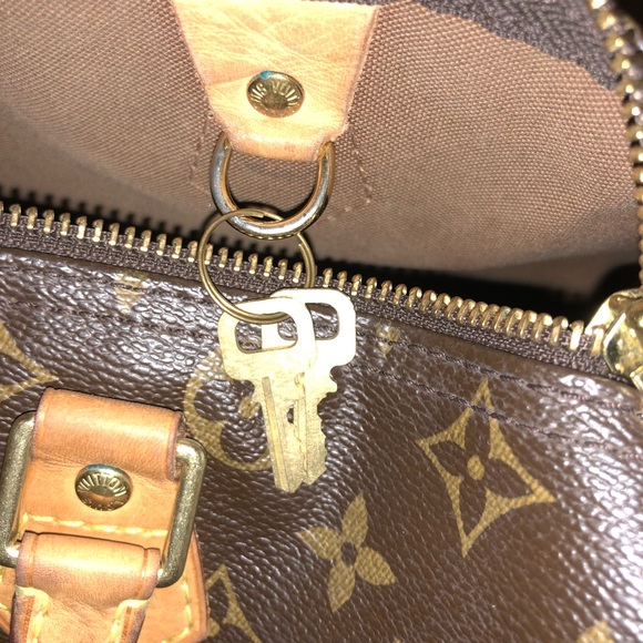 SOLD!🎉💕Louis Vuitton Speedy 30 with lock, keys. - Picture 2 of 8